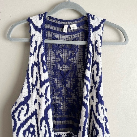 Anthropologie Moth Turson Netted Crochet Tassel Vest in Navy & Cream, M/L - Picture 4 of 12